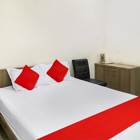 Oyo Flagship Pawan Park Hotel Велор Екстериор снимка