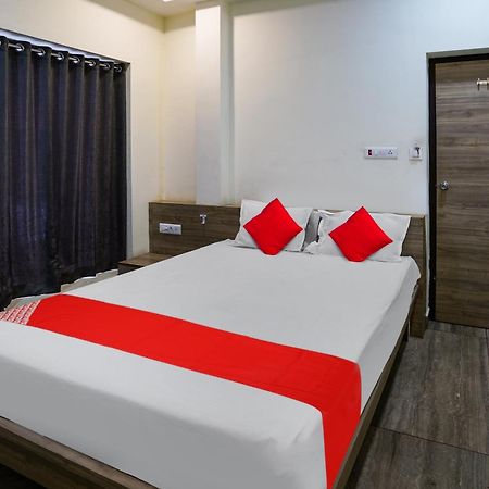 Oyo Flagship Pawan Park Hotel Велор Екстериор снимка