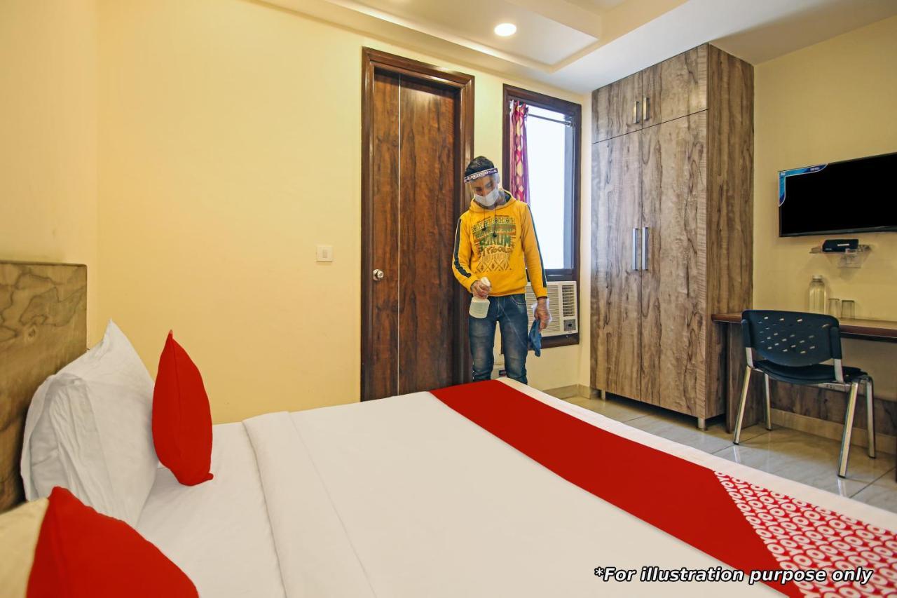 Oyo Flagship Pawan Park Hotel Велор Екстериор снимка