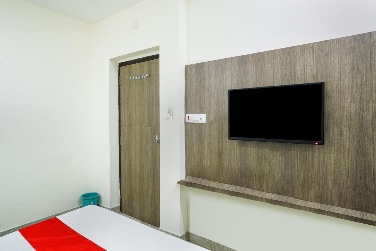 Oyo Flagship Pawan Park Hotel Велор Екстериор снимка