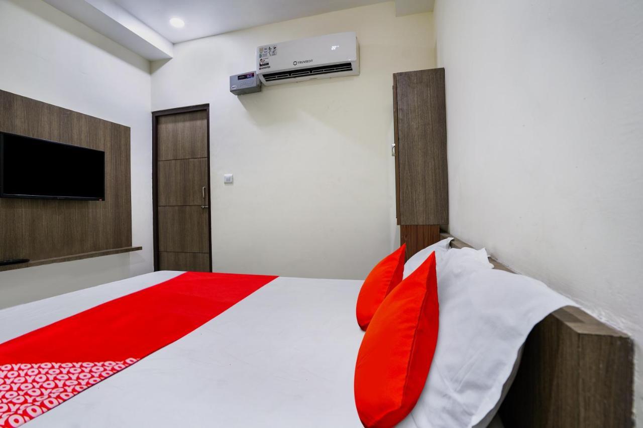 Oyo Flagship Pawan Park Hotel Велор Екстериор снимка