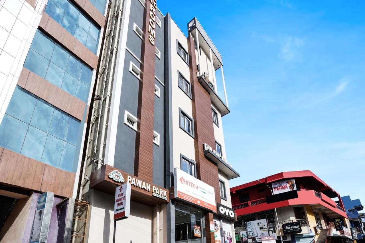 Oyo Flagship Pawan Park Hotel Велор Екстериор снимка
