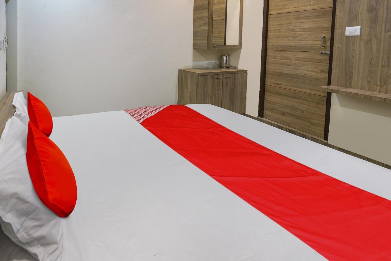 Oyo Flagship Pawan Park Hotel Велор Екстериор снимка