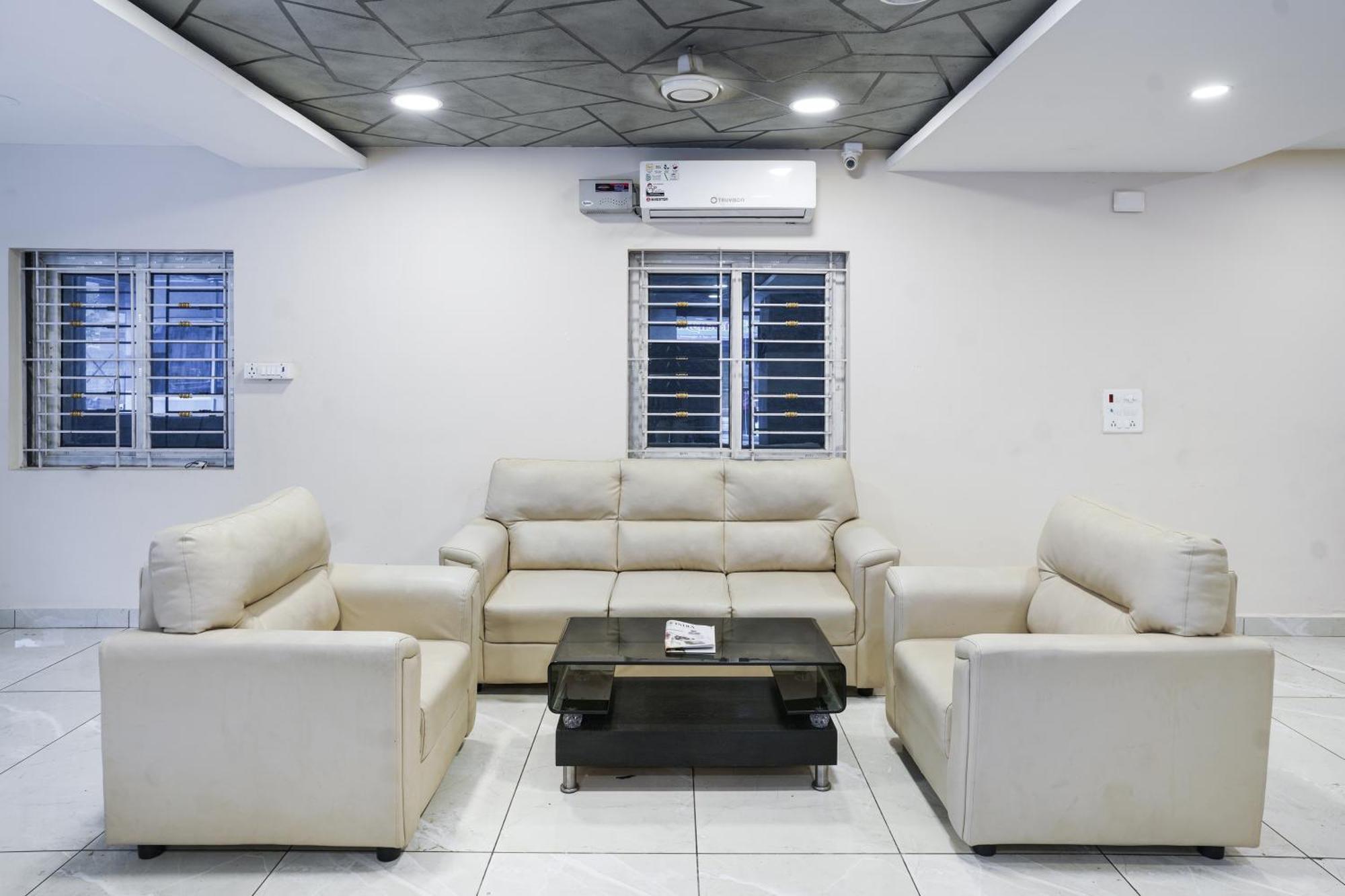 Oyo Flagship Pawan Park Hotel Велор Екстериор снимка